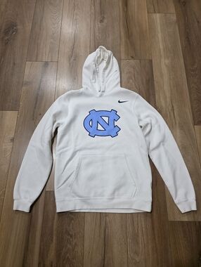 Nike Men’s White Pullover Hoodie with 'UNC' Logo